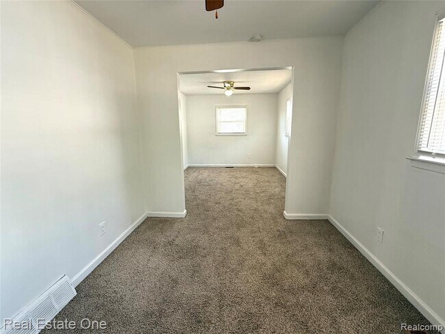 Building Photo - 5645 Fenton St