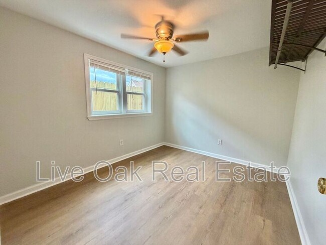 Building Photo - 2110 Pretty Lake Ave