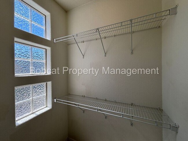Building Photo - 1231 Flintwood Dr