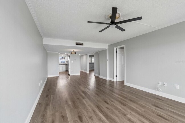 Building Photo - 7050 Sunset Dr S