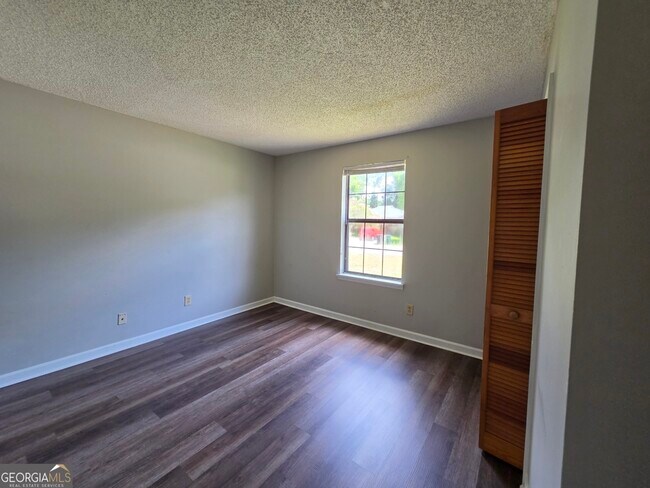 Building Photo - 425 Admiral's Walk Dr