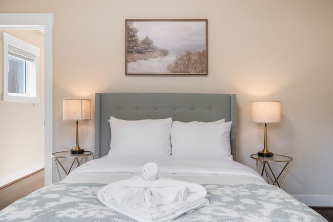 Building Photo - 10404 2nd Pl SW