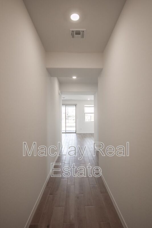 Building Photo - 21326 W Roanoke Ave