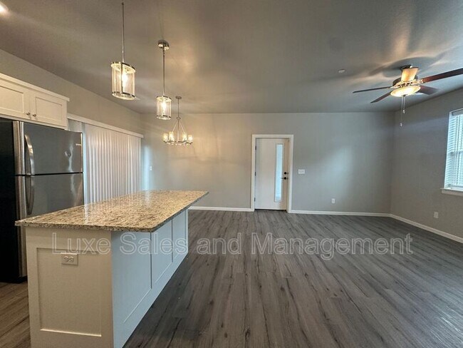 Building Photo - 1138 N Blackwelder Ave