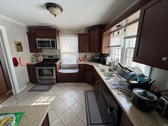 Building Photo - 526 S Mitchell St