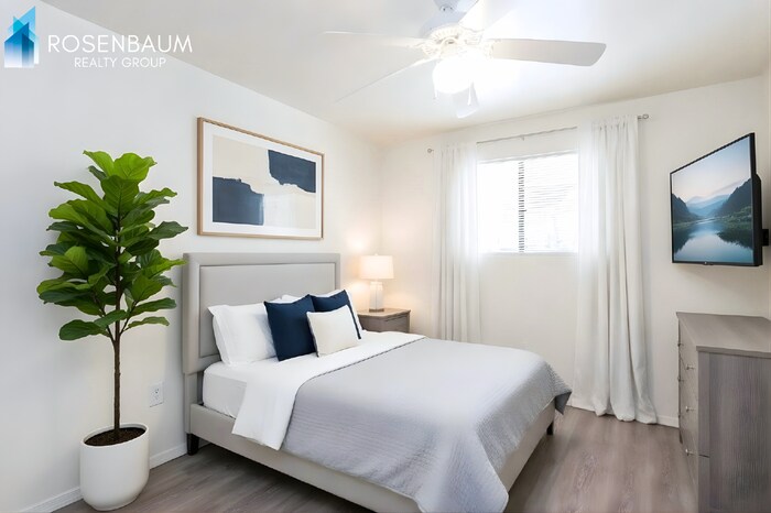 Building Photo - 455 W Kelso St