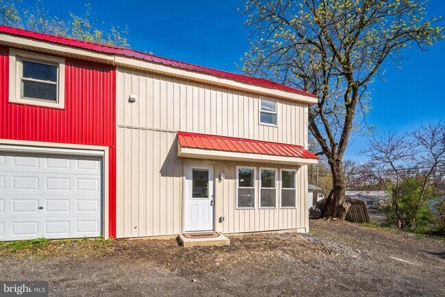 Building Photo - 27 E Butler Ave