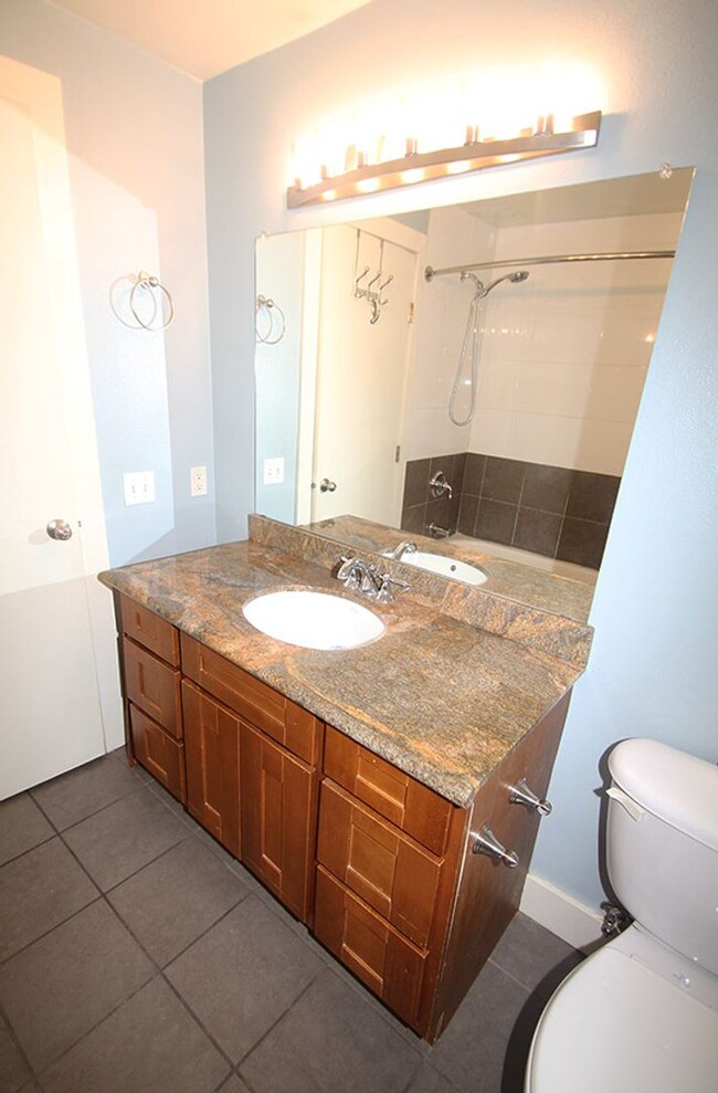 Building Photo - SEATTLE 2 BED, 1 BATH CONDO FOR RENT AVAIL...