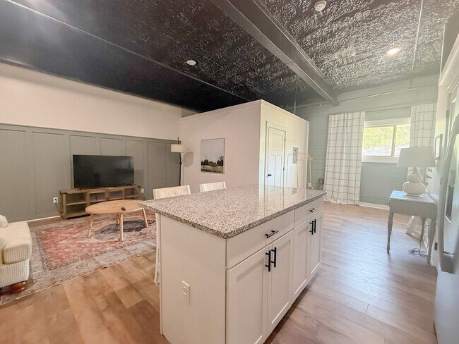 Building Photo - 209 S Church St