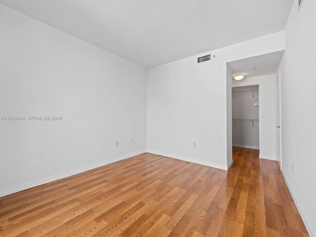 Building Photo - 215 SW 42nd Ave