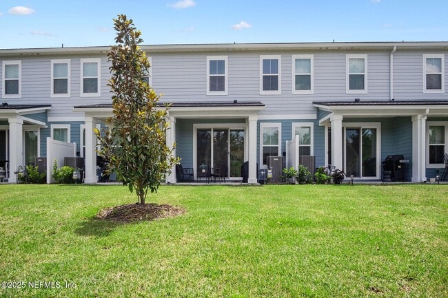 Building Photo - 531 Brandon Lks Dr