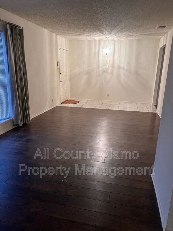 Building Photo - 7558 Ledgebrook Dr