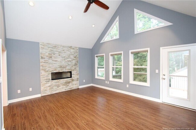Building Photo - 100 Fawn Ct