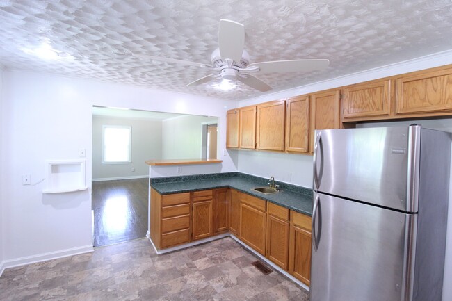 Building Photo - 1/2 Month FREE On This 2 Bedroom 1 Bath Ho...