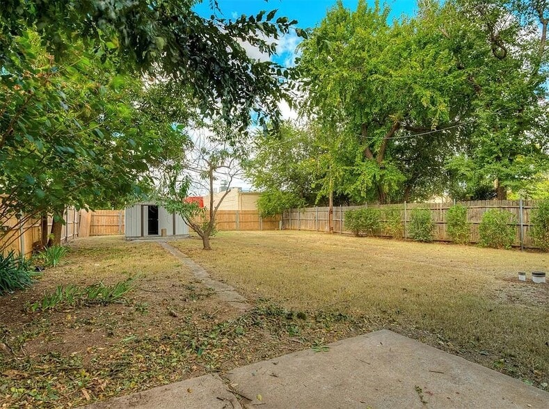 Building Photo - 3617 N Westmont St