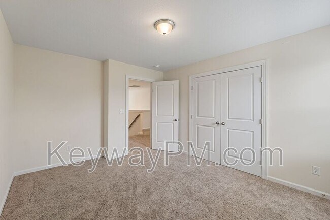 Building Photo - 585 Hampton Dr