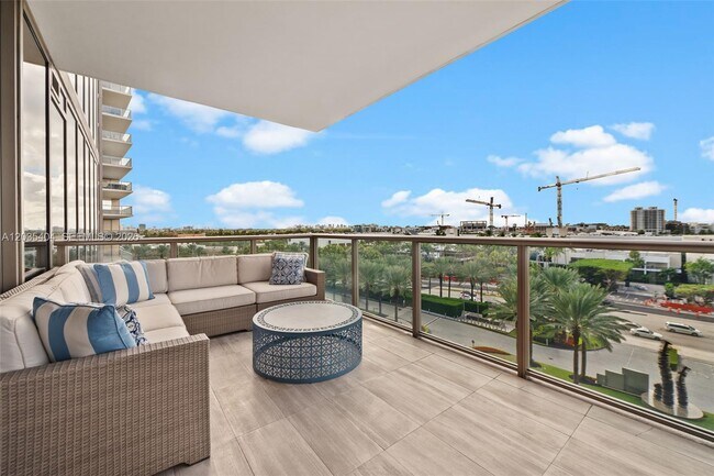 Building Photo - 9705 Collins Ave
