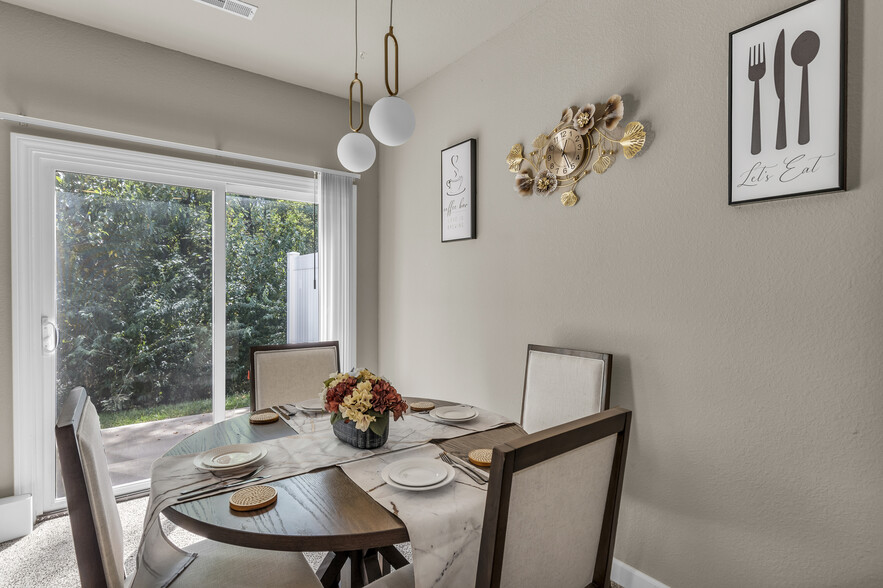 Building Photo - 9415 N Adrian Ave