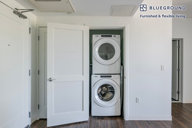 Building Photo - 845 Washington St