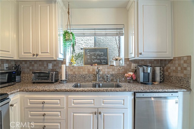 Building Photo - 1115 S Elm Dr