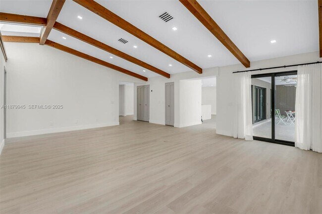 Building Photo - 105 Sinclair St SE