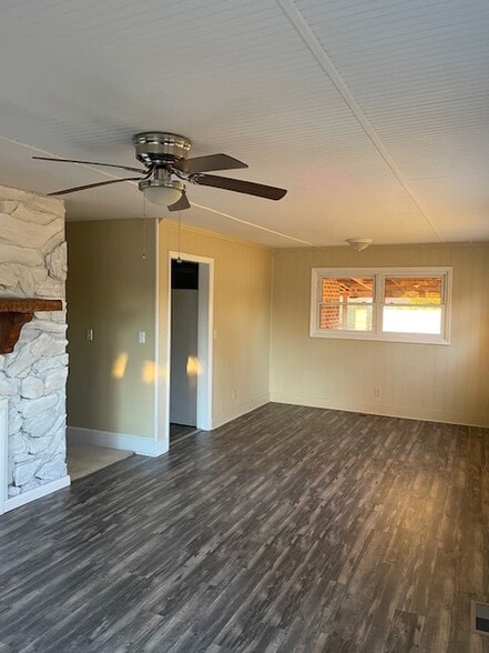 Building Photo - 1478 Brooks Rd