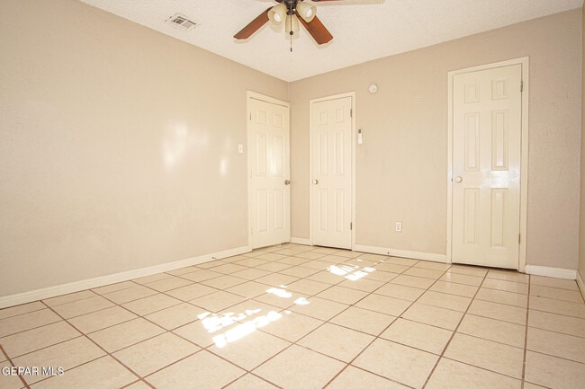 Building Photo - 6205 Tesuque Dr