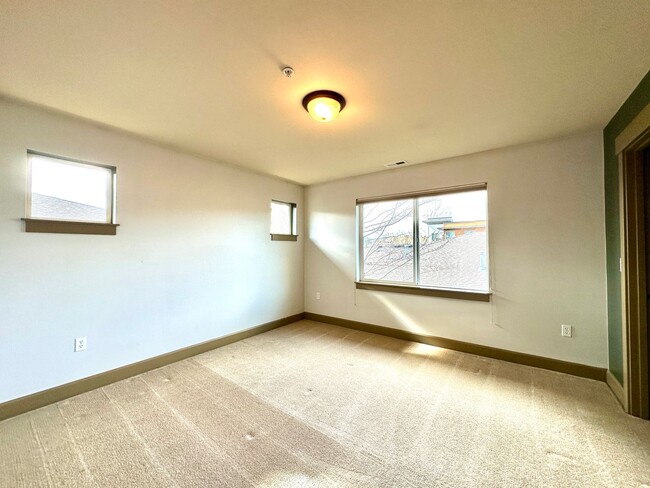 Building Photo - 3bd/2.5ba Bothell Townhome