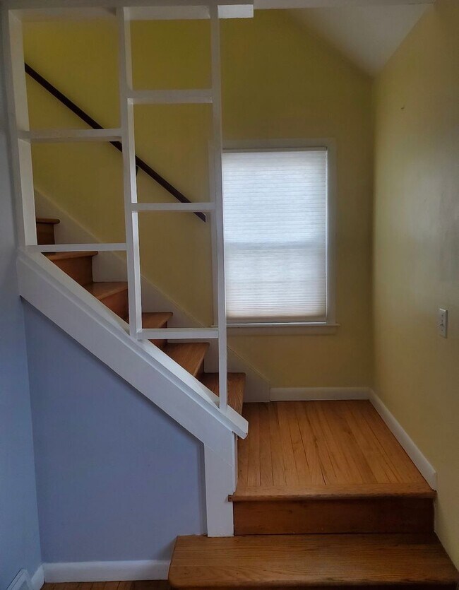 Building Photo - Single Family 3 Bedroom 1.5 Bath