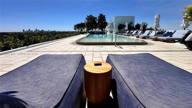 Building Photo - 9201 E Bay Harbor Dr