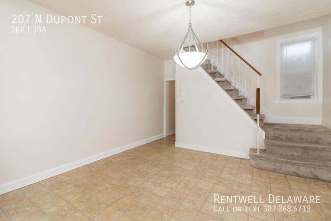 Building Photo - GORGEOUS TOWNHOME