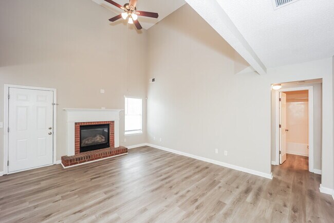 Building Photo - 3661 Colonnade Ct