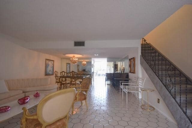 Building Photo - 1018 NE 25th Ave