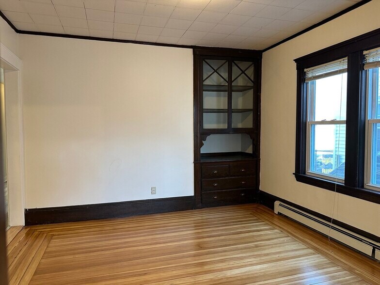 Building Photo - 58 Bower St