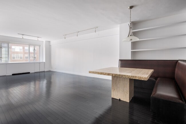 Building Photo - 166 E 63rd St