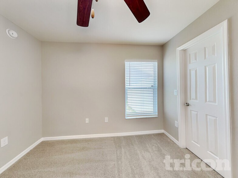Building Photo - 921 Kingfisher Dr