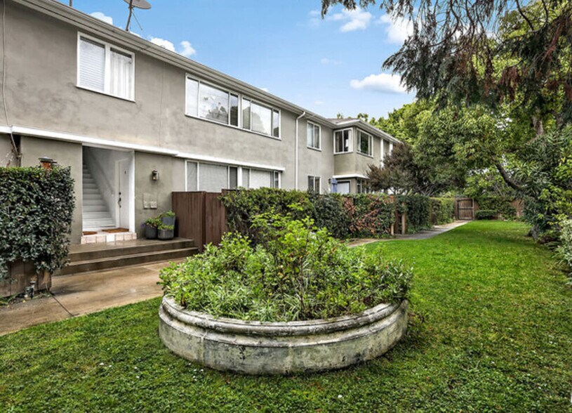 Building Photo - 2427 Centinela Ave