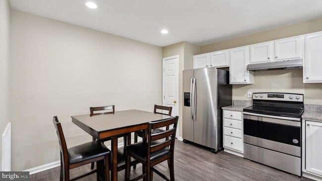 Building Photo - 9304 Witch Hazel Way