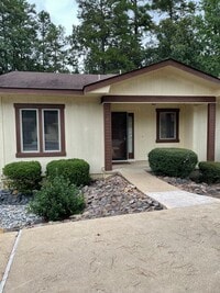 Building Photo - 2 Bedroom, 1.5 bathroom townhome located in a quiet neighborhood. Amenities can be transferred!  ...