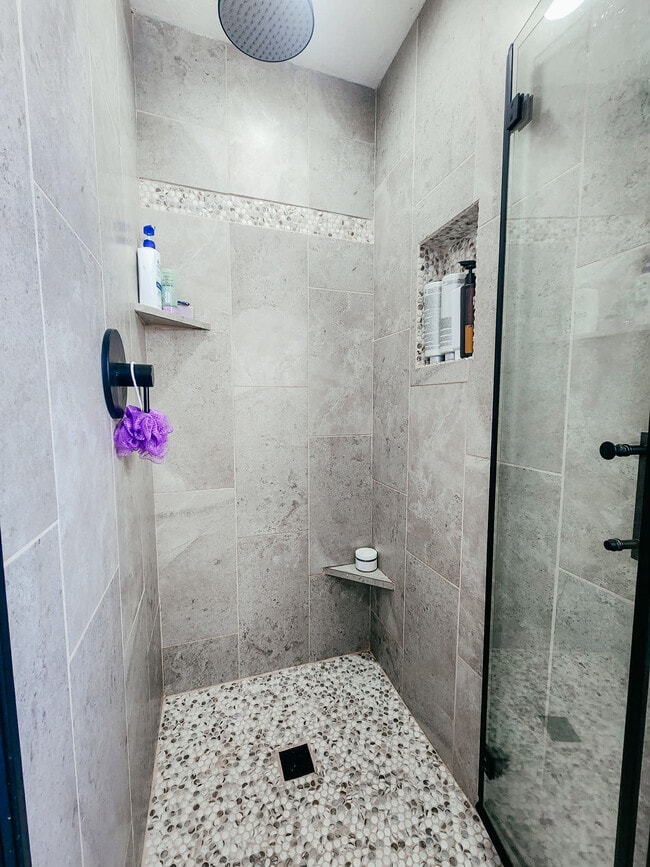 Building Photo - 310 Lacey Dr