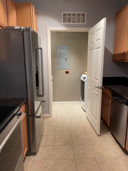 Building Photo - 9142 Lodestar Ln