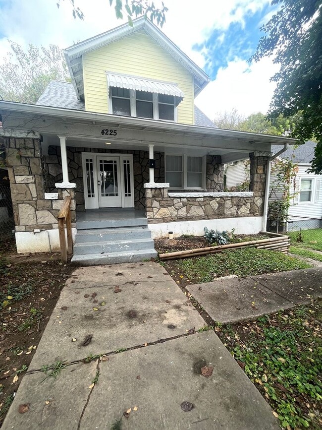 Building Photo - Beautifully renovated 3 bedroom house!