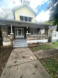 Building Photo - Beautifully renovated 3 bedroom house!