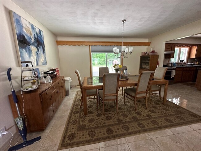 Building Photo - 6840 Haskell Dr