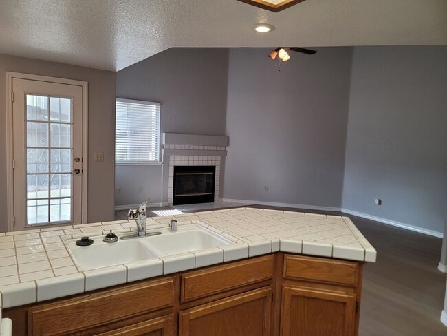 Building Photo - No Deposit