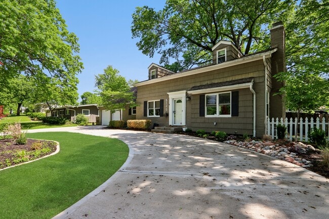 Building Photo - 8125 Lamar Ave