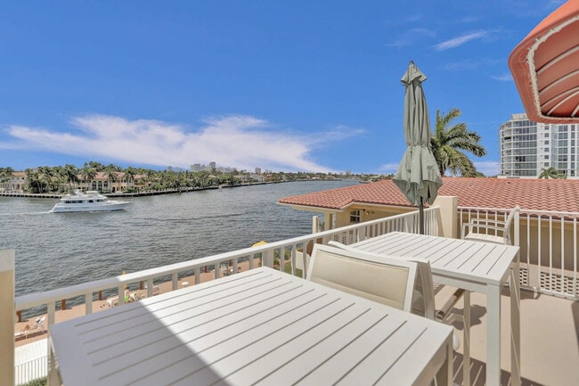 Building Photo - 2908 Bayshore Dr