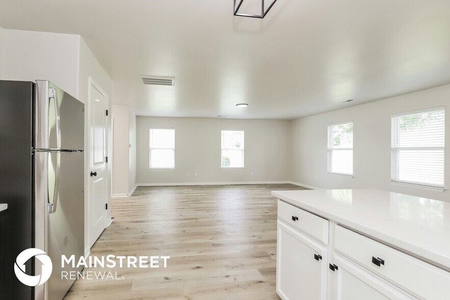 Building Photo - 1086 Aster Way