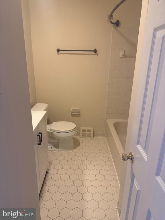 Building Photo - 526 Gia Cir