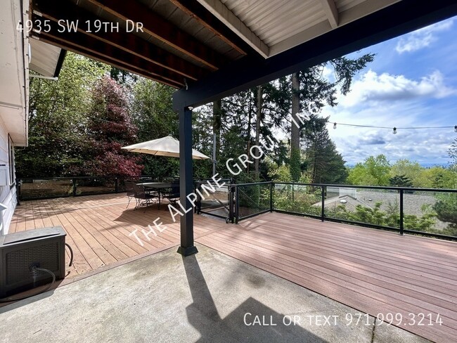Building Photo - 4935 SW 19th Dr